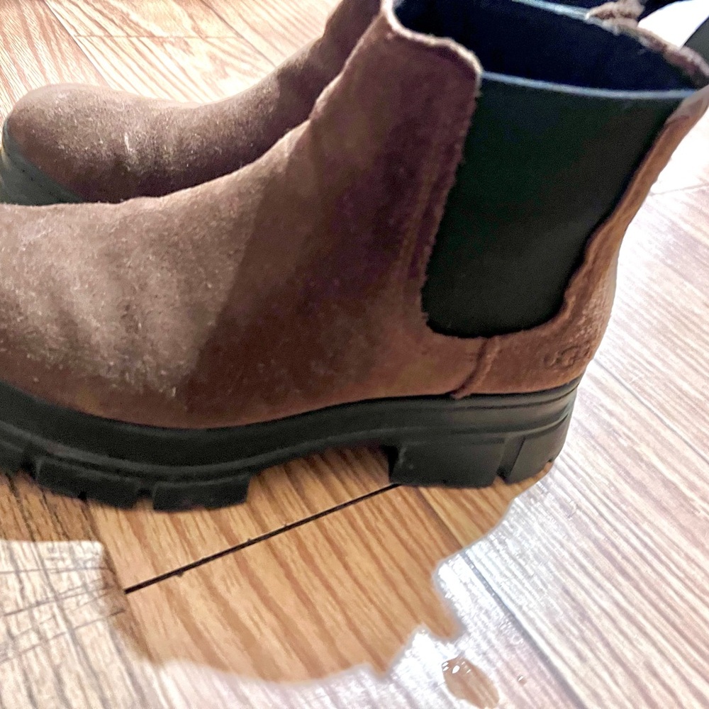 UGG Ashton Chelsea   Boots